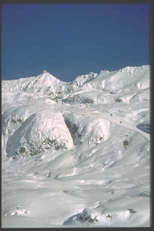 05 Pic Blanc aerienne massif.jpg (40651 bytes)