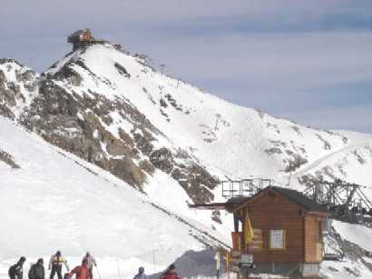 06 Glacier Skiing 11 Pic Blanc.JPG (212696 bytes)