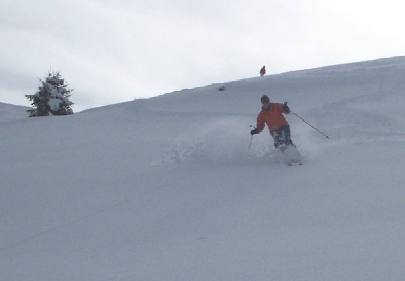 georgina in powder.jpg (52726 bytes)