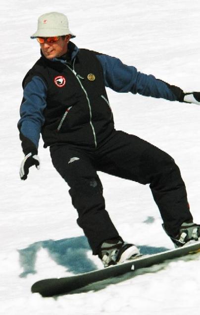 Oli Snowboarding 1.jpg (67042 bytes)