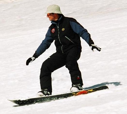 Oli Snowboarding 3.jpg (31399 bytes)