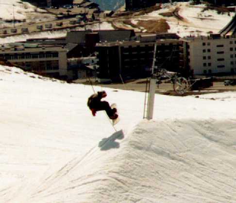 Snowboarder jump 1.JPG (70342 bytes)